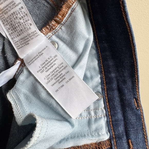 J.Crew. Mid-Rise Toothpick Jean in Classic Wash Size 30 - Picture 8 of 11